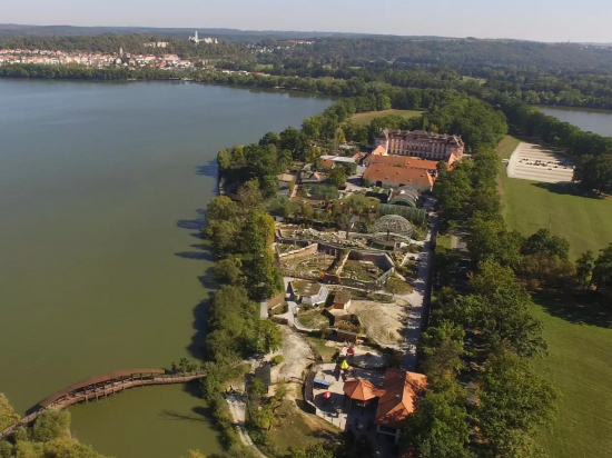 Před 85 lety byla otevřena zoo v Hluboké nad Vltavou