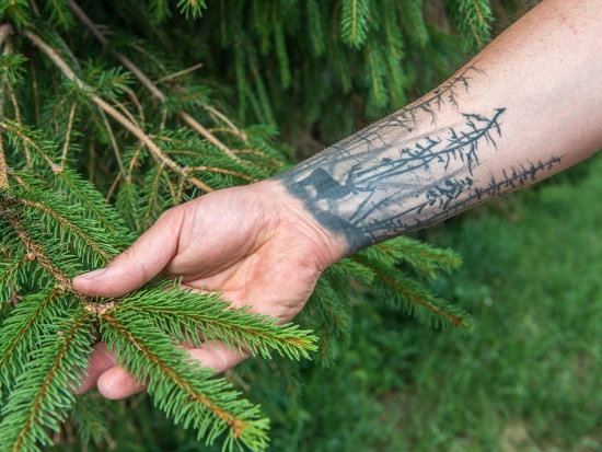 Mít myslivost pod kůží i na ní